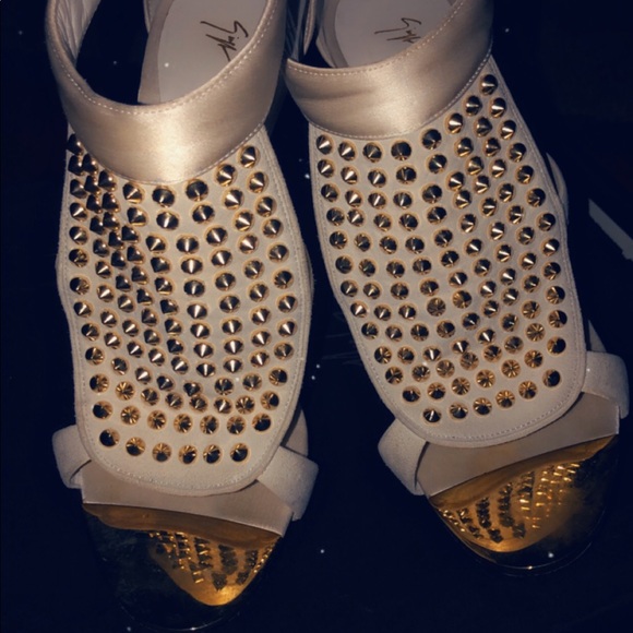 Sandals - Picture 2 of 5